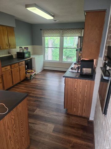 10520 W SR 32, Yorktown, IN 47396