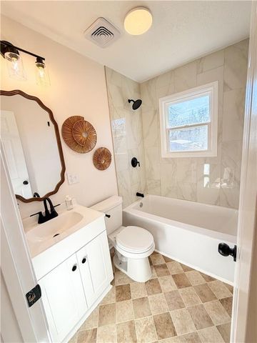 4823 NE 46th Street, Kansas City, MO 64117