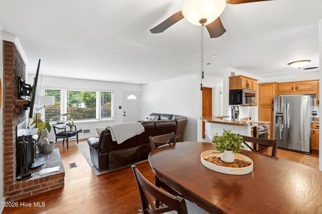 805 Adelaide Drive, Wilmington, NC 28412