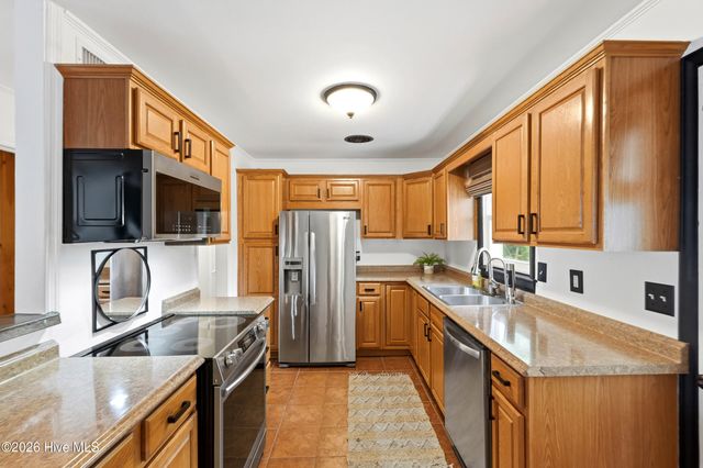 805 Adelaide Drive, Wilmington, NC 28412