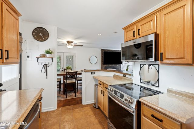 805 Adelaide Drive, Wilmington, NC 28412