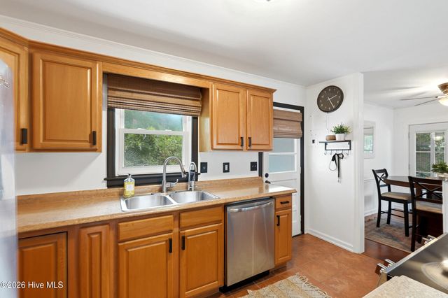 805 Adelaide Drive, Wilmington, NC 28412
