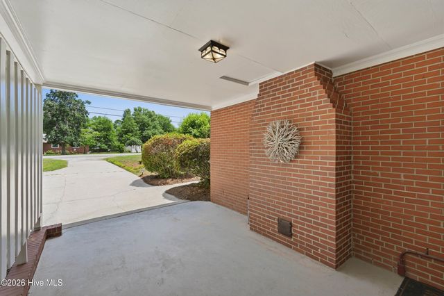 805 Adelaide Drive, Wilmington, NC 28412