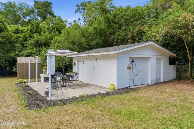 805 Adelaide Drive, Wilmington, NC 28412