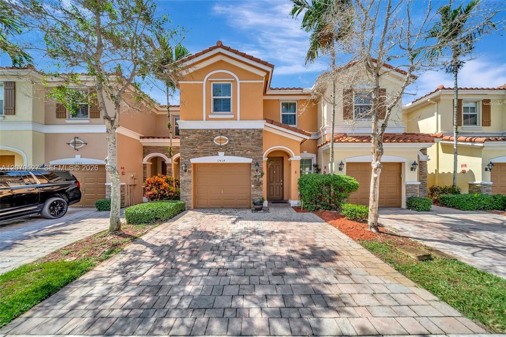 12434 NW Emerald Creek Manor, Plantation, FL 33325