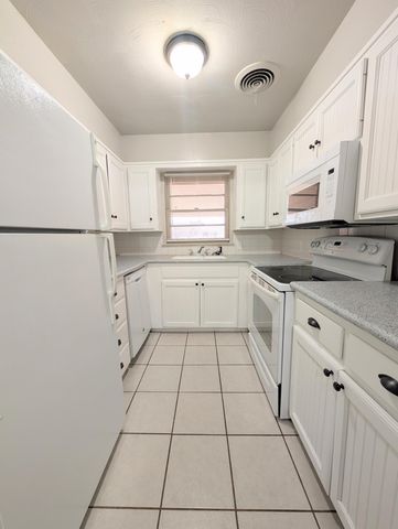 3221 33rd Street, B, Lubbock, TX 79410