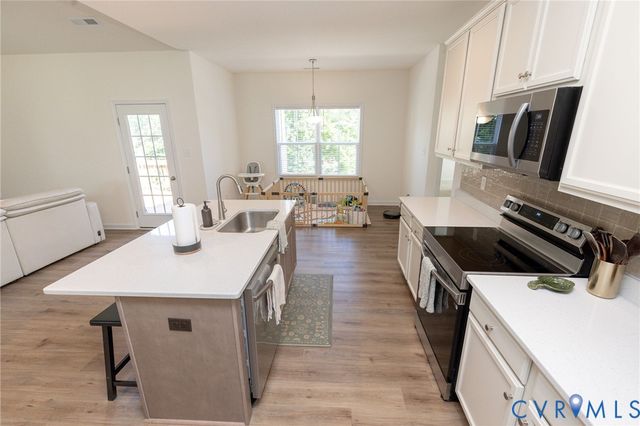 4325 Poplar Village Dr, Chester, VA 23831