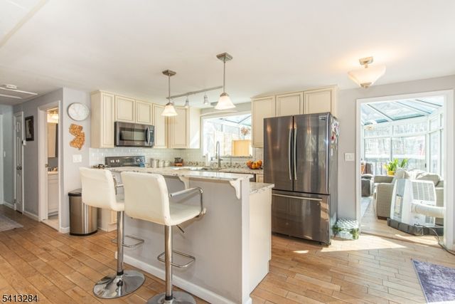 46 Vail Dr, Hampton Twp., NJ 07860