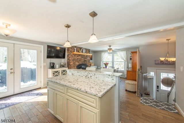 46 Vail Dr, Hampton Twp., NJ 07860