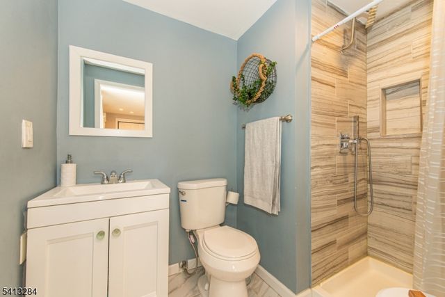 46 Vail Dr, Hampton Twp., NJ 07860