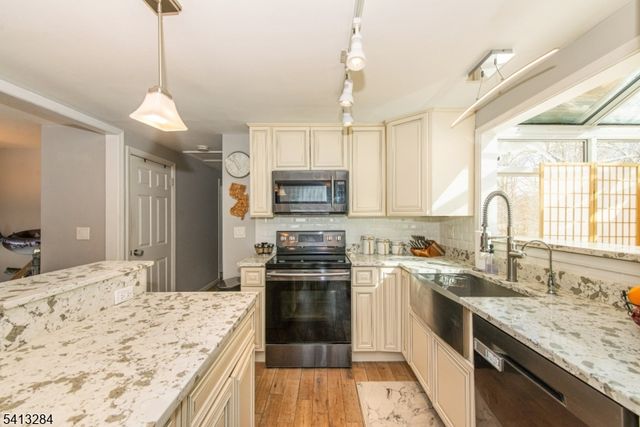 46 Vail Dr, Hampton Twp., NJ 07860