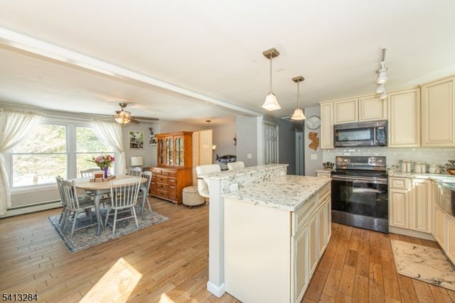 46 Vail Dr, Hampton Twp., NJ 07860