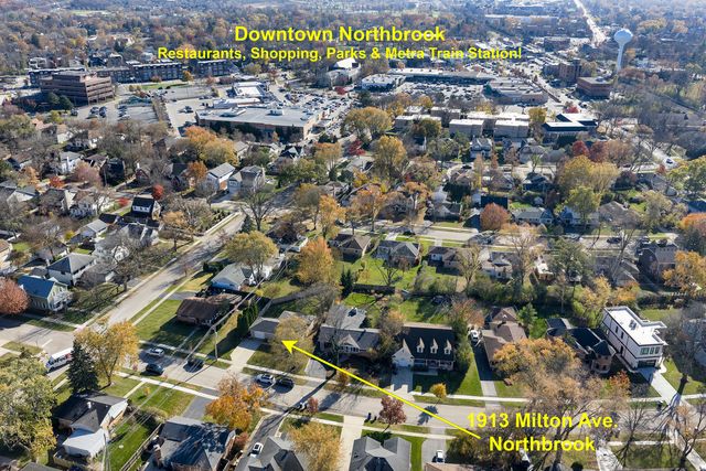 1913 Milton Avenue, Northbrook, IL 60062