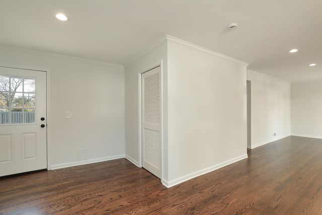 1913 Milton Avenue, Northbrook, IL 60062