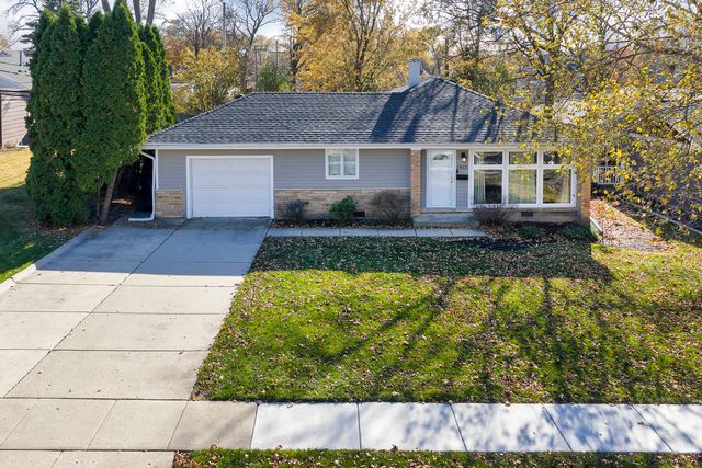 1913 Milton Avenue, Northbrook, IL 60062
