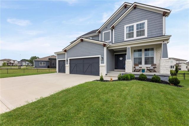 5837 Belmont Drive, Shawnee, KS 66226