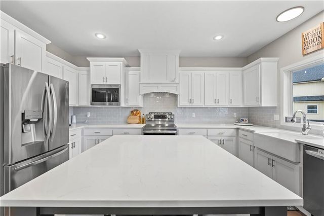 5837 Belmont Drive, Shawnee, KS 66226