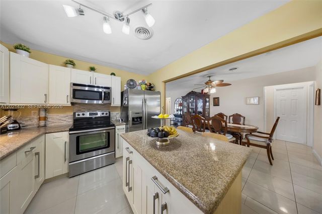 304 SW 68th Ave, Pembroke Pines, FL 33023