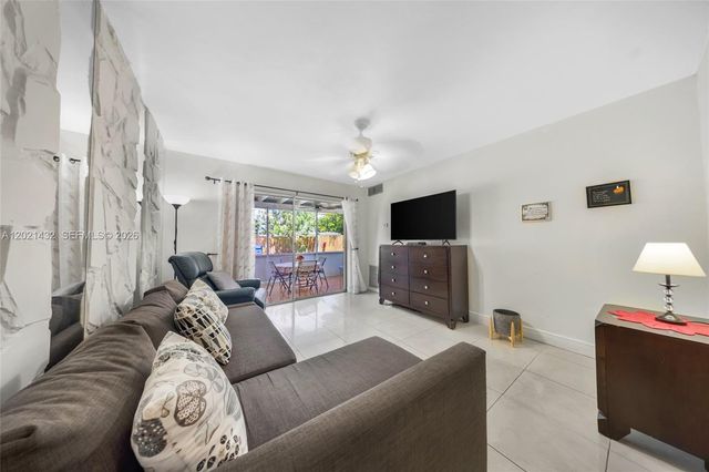 304 SW 68th Ave, Pembroke Pines, FL 33023