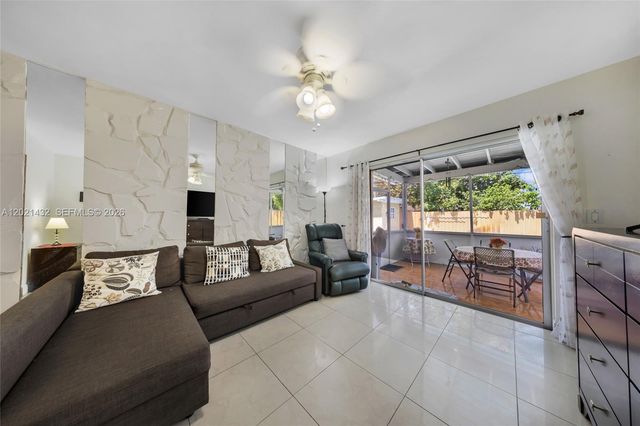 304 SW 68th Ave, Pembroke Pines, FL 33023
