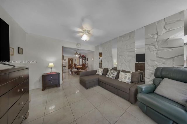304 SW 68th Ave, Pembroke Pines, FL 33023