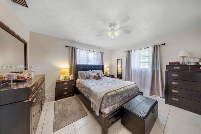 304 SW 68th Ave, Pembroke Pines, FL 33023