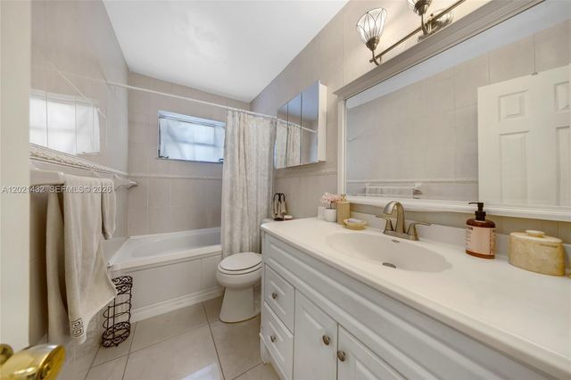 304 SW 68th Ave, Pembroke Pines, FL 33023