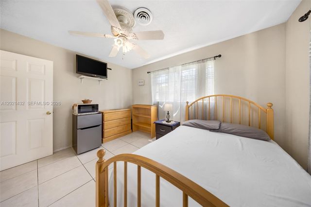 304 SW 68th Ave, Pembroke Pines, FL 33023