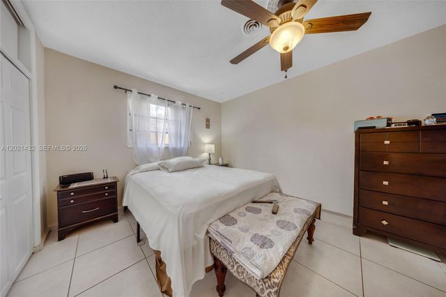 304 SW 68th Ave, Pembroke Pines, FL 33023