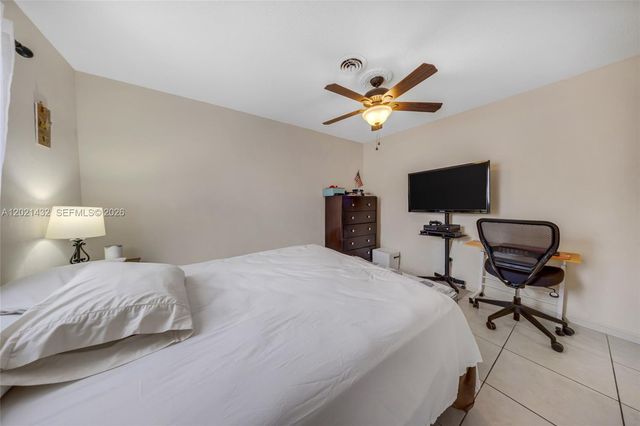 304 SW 68th Ave, Pembroke Pines, FL 33023