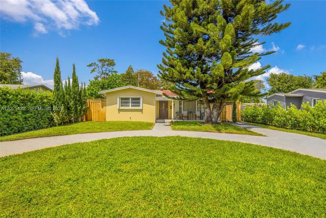 304 SW 68th Ave, Pembroke Pines, FL 33023