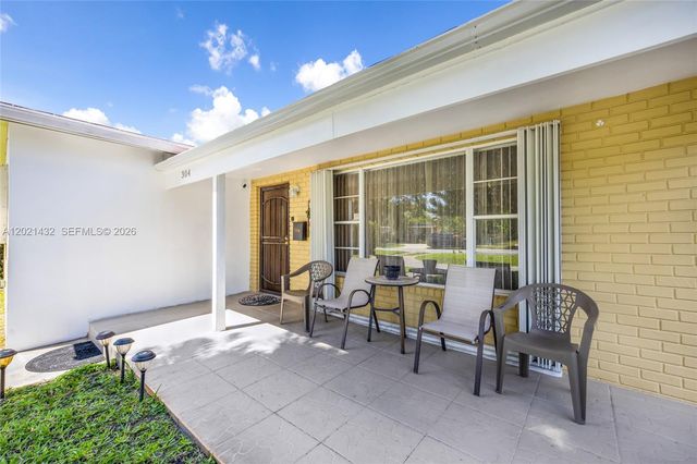 304 SW 68th Ave, Pembroke Pines, FL 33023
