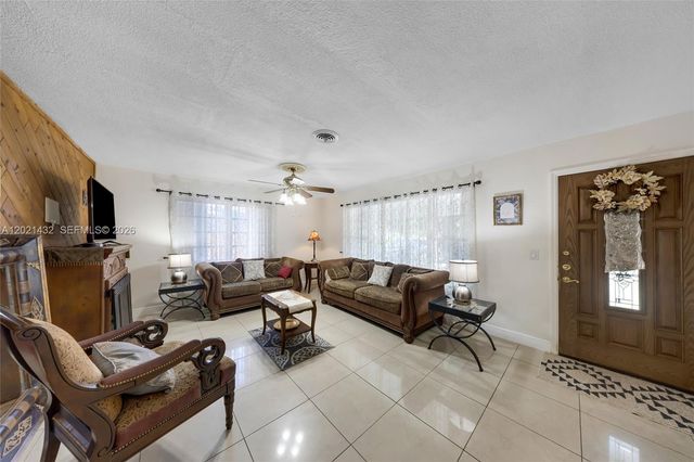 304 SW 68th Ave, Pembroke Pines, FL 33023