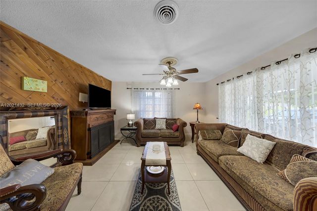 304 SW 68th Ave, Pembroke Pines, FL 33023