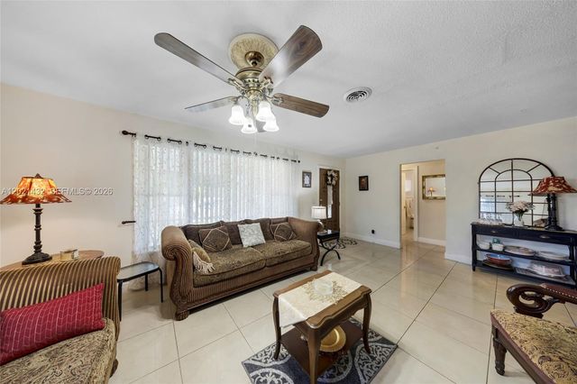 304 SW 68th Ave, Pembroke Pines, FL 33023