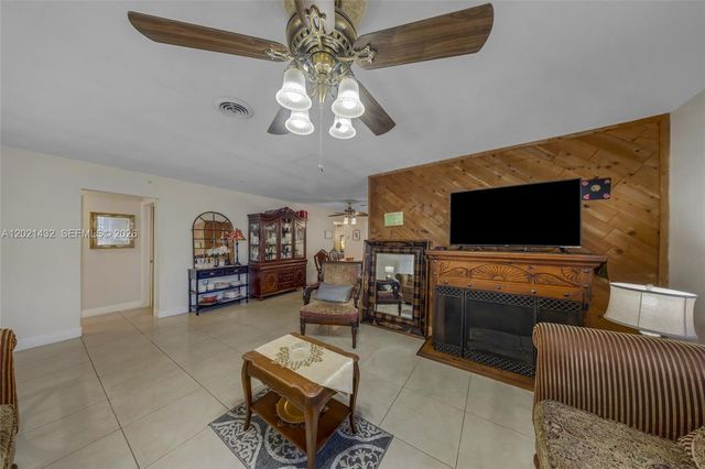 304 SW 68th Ave, Pembroke Pines, FL 33023