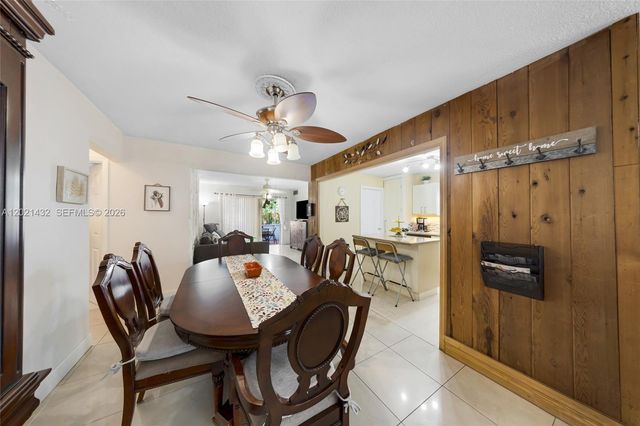 304 SW 68th Ave, Pembroke Pines, FL 33023