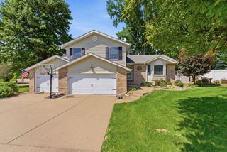 2212 Parkway Drive, Port Byron, IL 61275