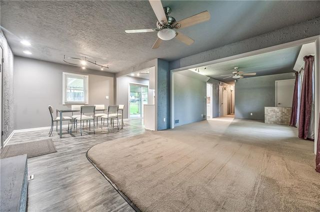 808 N Apache Drive, Independence, MO 64056