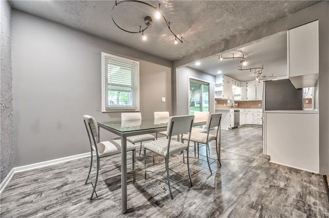 808 N Apache Drive, Independence, MO 64056