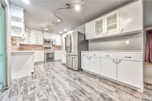 808 N Apache Drive, Independence, MO 64056