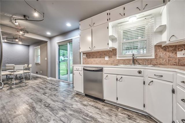 808 N Apache Drive, Independence, MO 64056