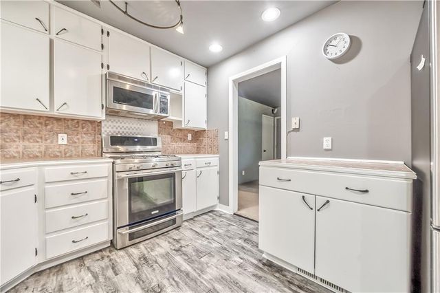 808 N Apache Drive, Independence, MO 64056