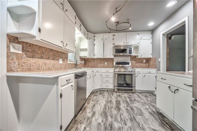 808 N Apache Drive, Independence, MO 64056