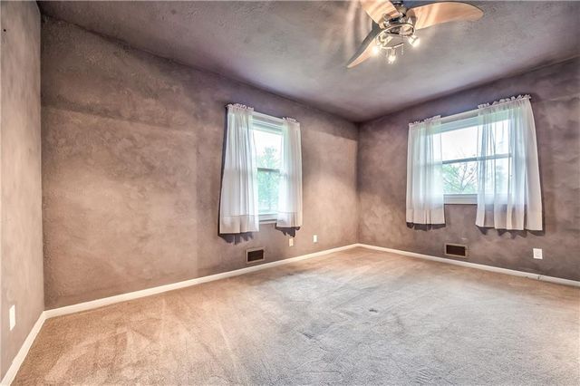 808 N Apache Drive, Independence, MO 64056