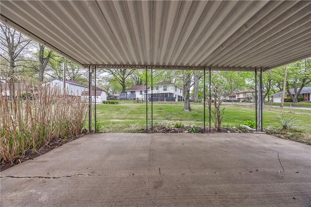 808 N Apache Drive, Independence, MO 64056