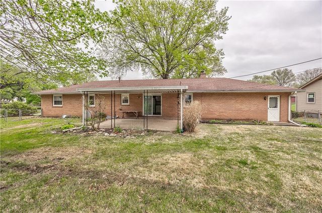 808 N Apache Drive, Independence, MO 64056