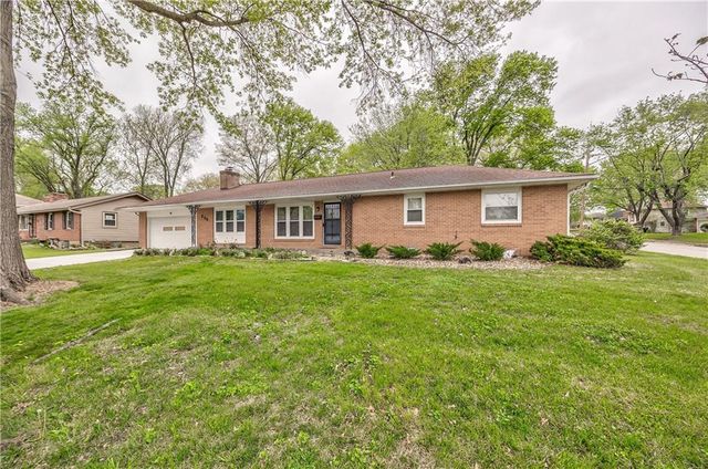 808 N Apache Drive, Independence, MO 64056