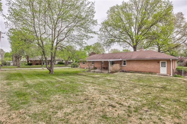 808 N Apache Drive, Independence, MO 64056