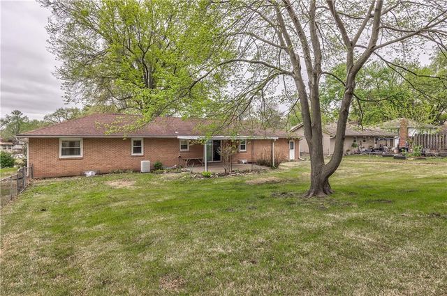 808 N Apache Drive, Independence, MO 64056